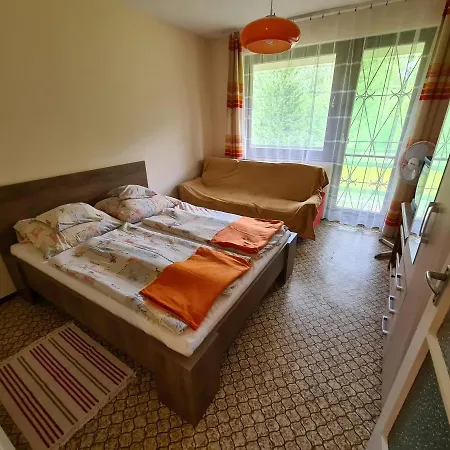 Örzse Apartman Apartman *