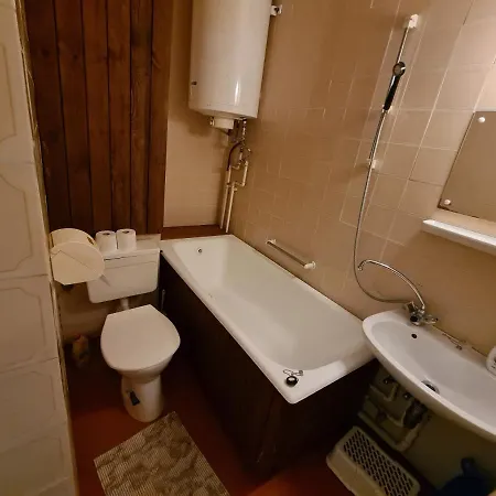 Örzse Apartman Apartman *